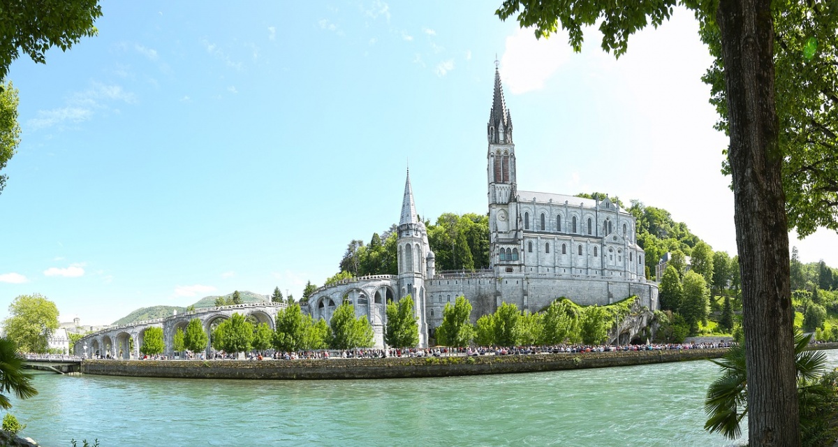 lercionotizie's tweet photo. #ultimora Alluvione a Lourdes, diramata in tutta la Francia allerta miracoli
https://t.co/Q6mkd4fXCi https://t.co/5KYhihjZCk