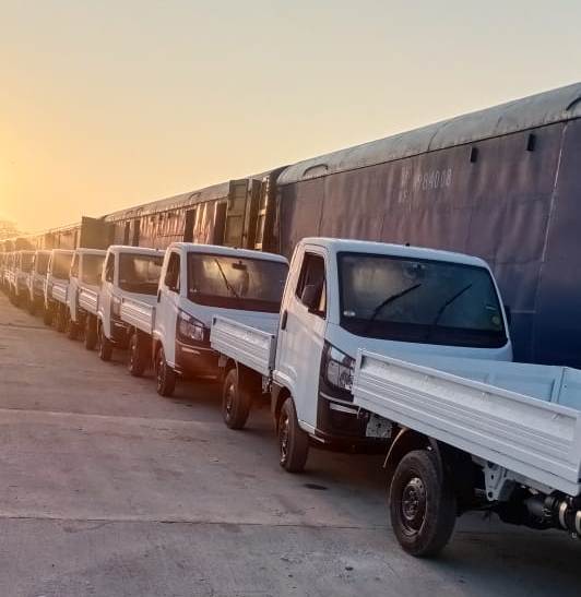 nerailwaygkp's tweet photo. वर्तमान वित्त वर्ष में ''पहला ऑटो इंटरनेशनल लोडिंग''

पूर्वोत्तर रेलवे के इज्जतनगर मंडल के हल्दी रोड  स्टेशन से   बांग्लादेश के बेनापोल लिए 100 टाटा एस की पहली लोडिंग की गई।
@RailMinIndia  @drm_drmizn https://t.co/crAZ8Pctw7