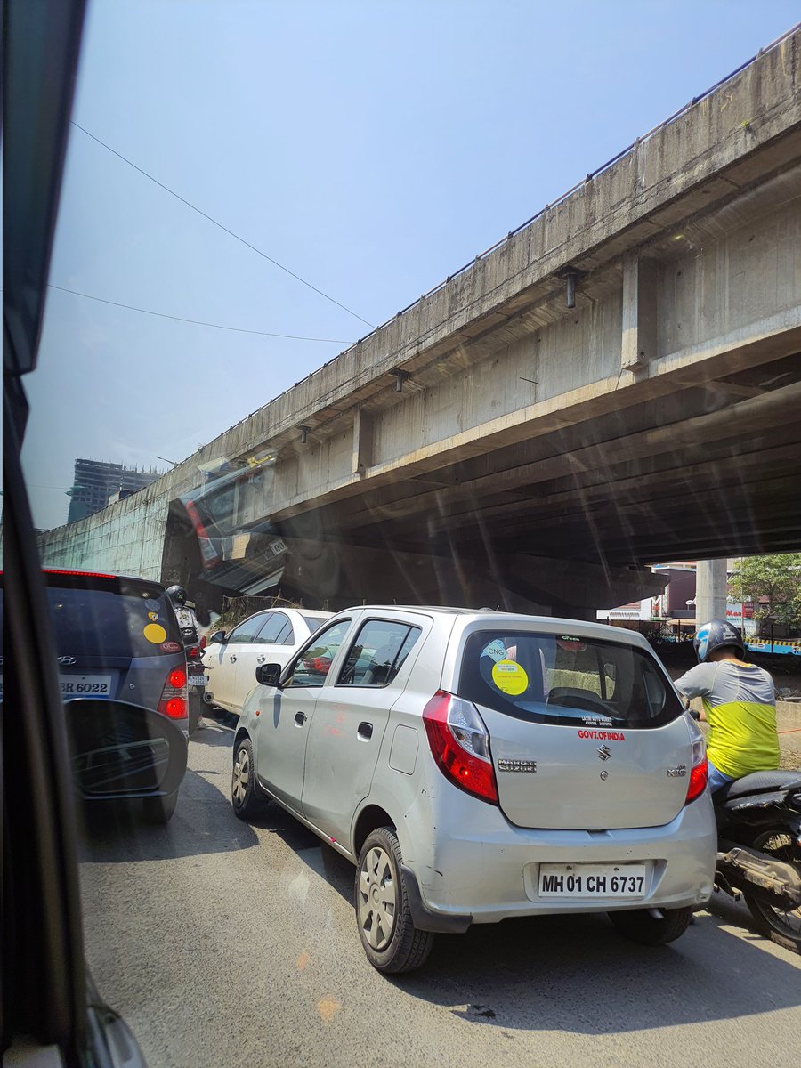 ce380acb11f24ea's tweet photo. This is traffic situation at mira road highway till dahisar check naka....Still we are supposed to pay toll tax....Where is our mumbai heading towards. @mybmc @AUThackeray @CMOMaharashtra @NHAI_Official @nitin_gadkari @OfficeOfNG https://t.co/SD5ithgXPQ