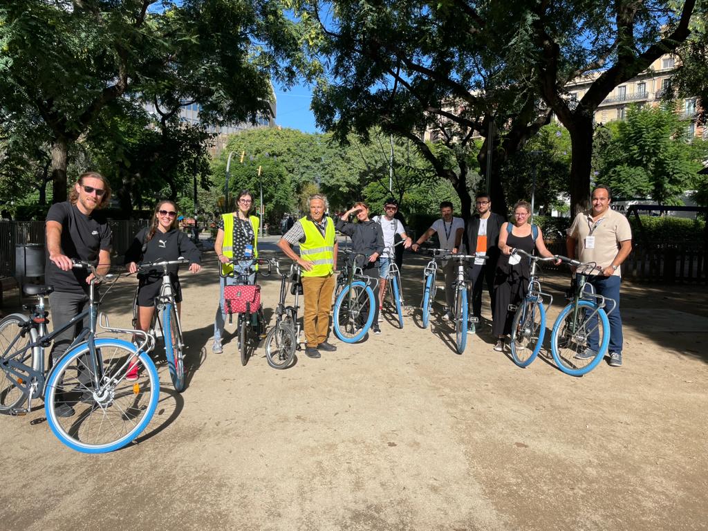 CicloBcn21's tweet photo. 🚴♂️El passat 7 d'octubre els participants de L'#EuroVeloConference21 van poder conèixer algunes de les zones més emblemàtiques de Barcelona amb les visites tècniques en bicicleta que es van organitzar a #CICLOBCN21.
🚲: @RideMovi, @swapfiets i #KLETA. https://t.co/vHgWmO65kA