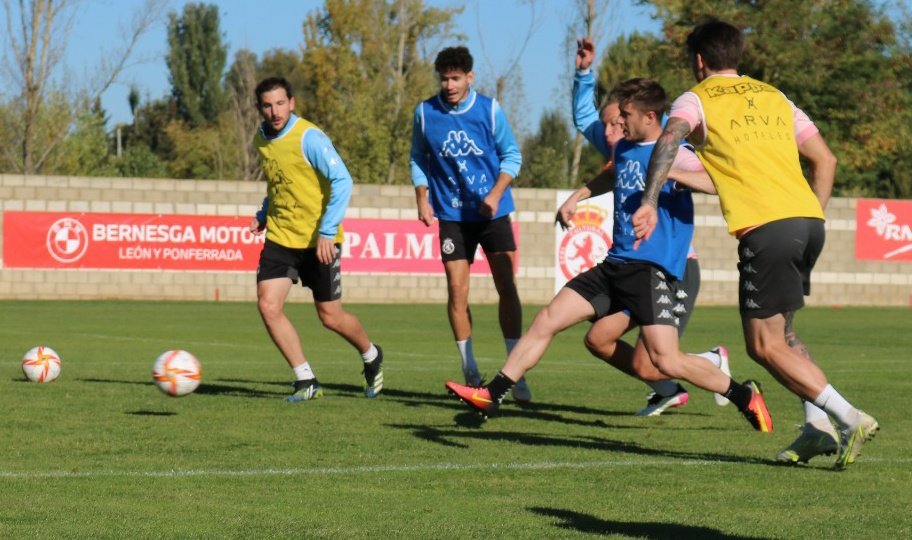 CyDLeonesa's tweet photo. ¡Buenos días culturalistas! 👋🏽

El equipo sigue con la preparación del partido del sábado contra el @EXT_UD:

📍 Área Deportiva de Puente Castro
⌚ 10:00 horas
🔒 Puerta cerrada

#AúpaCultu
#PrimeraRFEFootters 
#CulturalExtremadura https://t.co/EauRxOaS1p