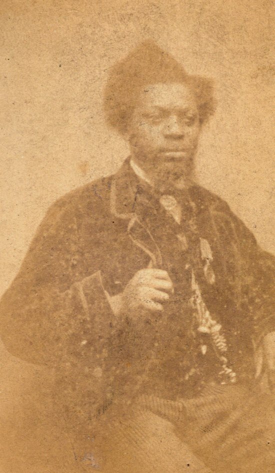 Martini Maccomo was a celebrated black Victorian lion tamer who worked for Manders’ Circus. ‘The African Wild Beast Tamer’ diced with death often. At Christmas 1862, he was in Norwich when a lion bit him, losing part of his finger.
 #BlackHistoryMonth Credit: Sunderland Museum