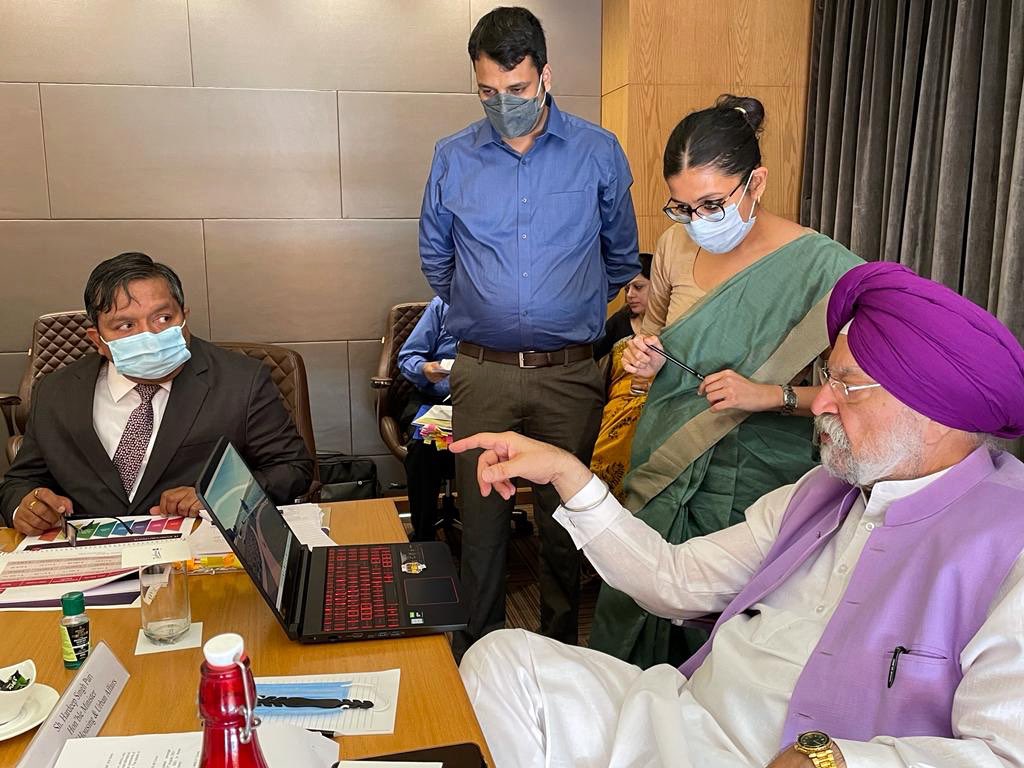 HardeepSPuri's tweet photo. Reviewed implementation &amp; status of various flagship urban missions, schemes &amp; initiatives in Jammu &amp; Kashmir with senior officials of various Govt departments, ULB &amp; CEOs of Smart Cities Missions of Jammu &amp; Srinagar.
 
@MoHUA_India @SmartCities_HUA @SwachhBharatGov @amrut_MoHUA https://t.co/DF159yuHCF