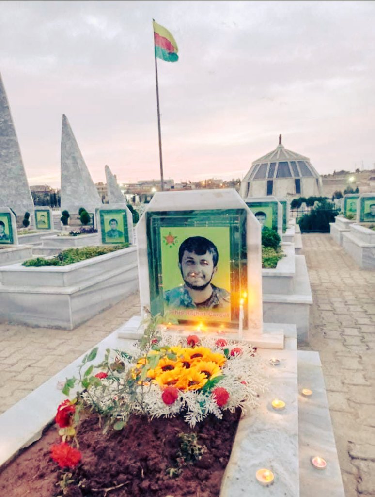 Bnav31016375's tweet photo. 2019.10.13🍁
Ş. Rojat Çarçel
Welat bi xwîna cangawran azad dibe🕊️
Li ser diza wene✊🏿 Tola we emê hilînin🔥 https://t.co/j7XKwlnETF