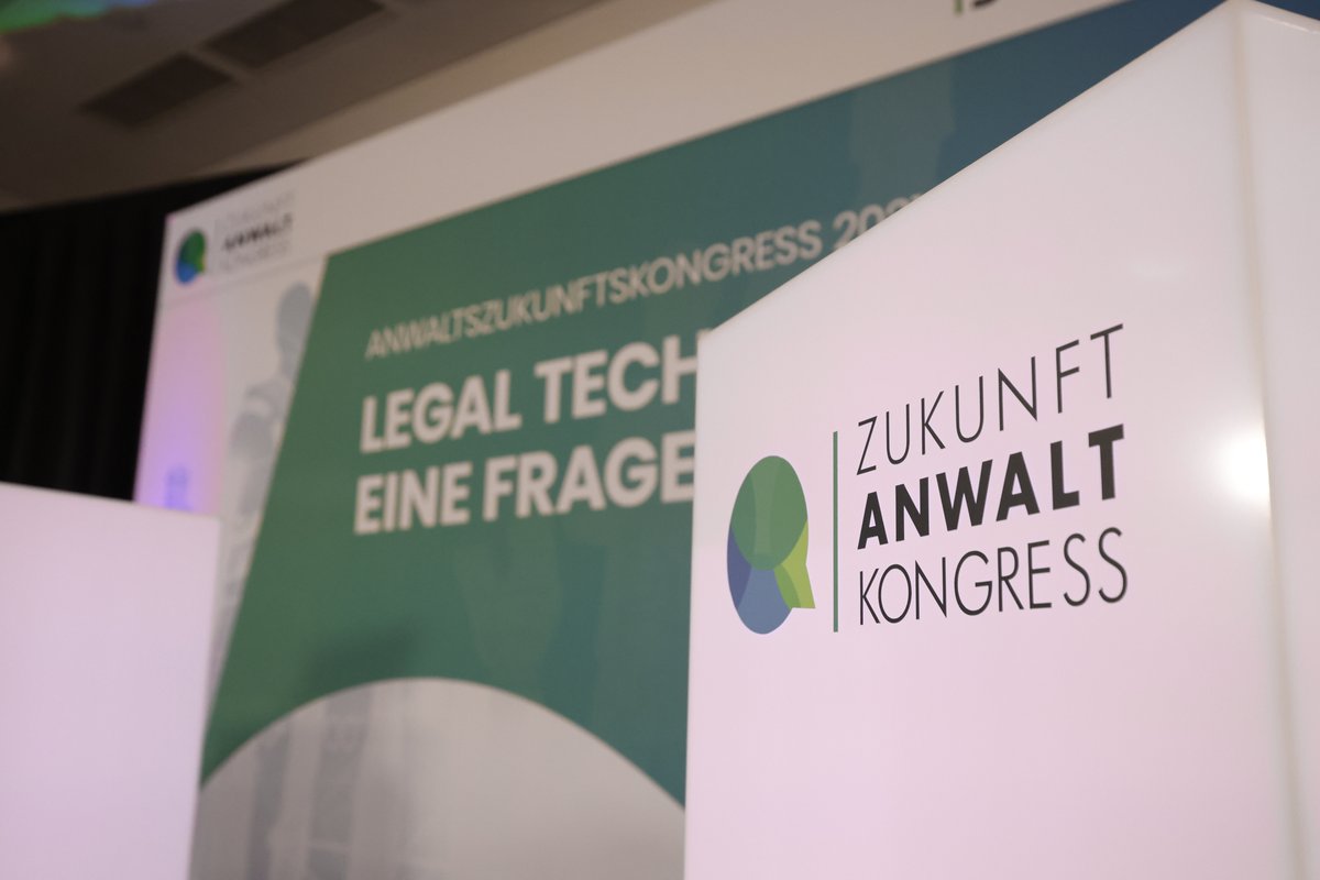 AnwaltZukunft's tweet photo. In 5 Stunden beginnt der #digitale #AZK2021 - unser Studio im Hilton Hotel Köln ist startklar! Wir freuen uns auf den ersten Tag und alle Referentinnen und Referenten, die live in #Köln sein werden.
#dercountdownläuft https://t.co/e3Y38yZhnh
