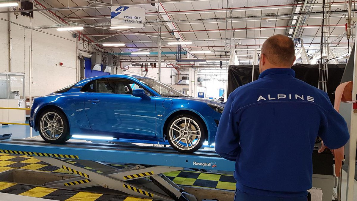 XavierBatut's tweet image. Deux bonnes nouvelles :
➡️ La @Gendarmerie va être dotée de 26 nouveaux véhicules rapides d’intervention, des #Alpine A110 Pure.
➡️ Ces bolides seront montés et assemblés en #SeineMaritime, dans l'usine @alpinecarsFR à #Dieppe.
🗞️ paris-normandie.fr/id240483/artic…
#gendarmerie #circo7610