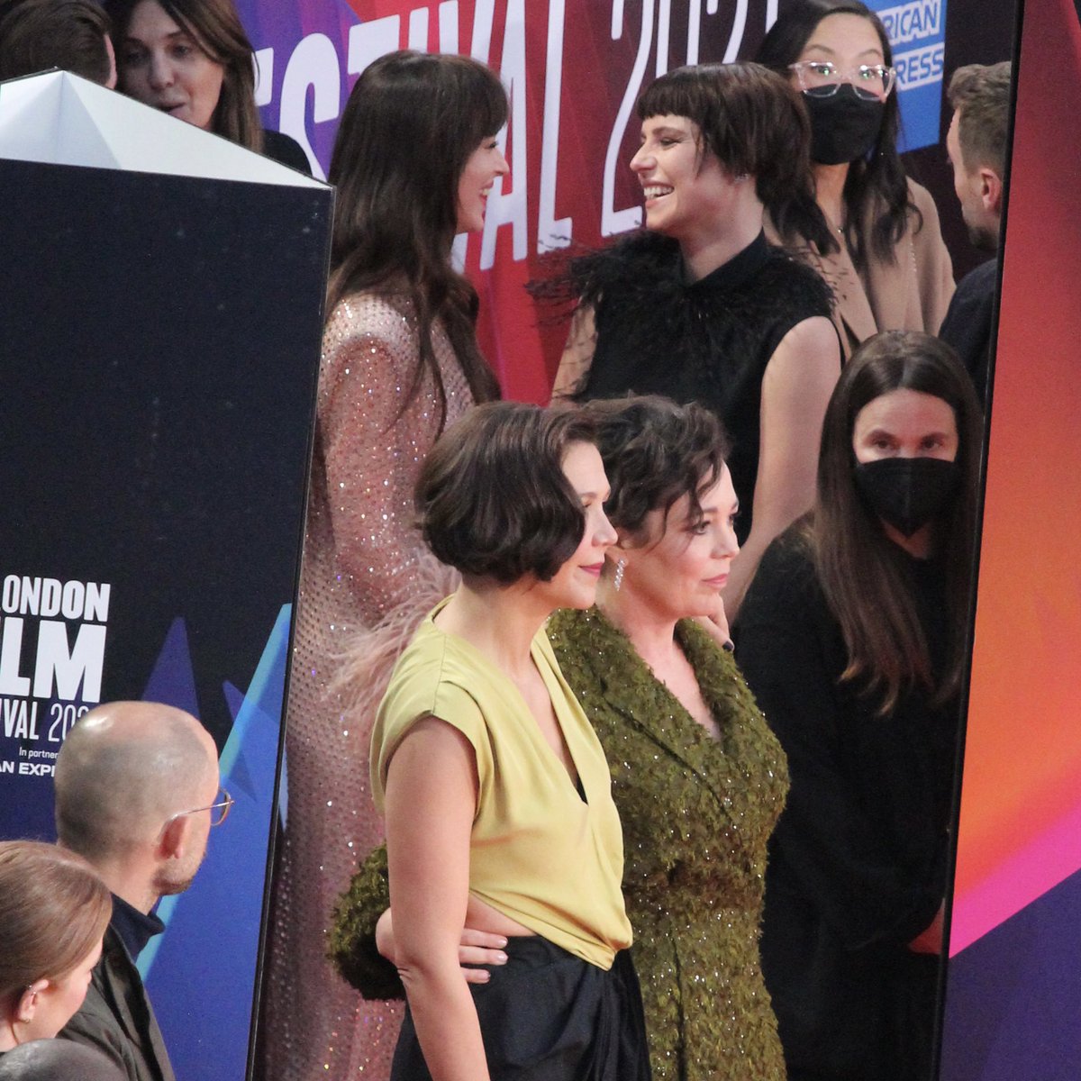 Also in attendance with #OliviaColeman was #DakotaJohnson, #JessieBuckley and #MaggieGyllenhaal. Whilst Olivia and Maggie were posing together it looked like Dakota and Jessie were having a right giggle in the background.