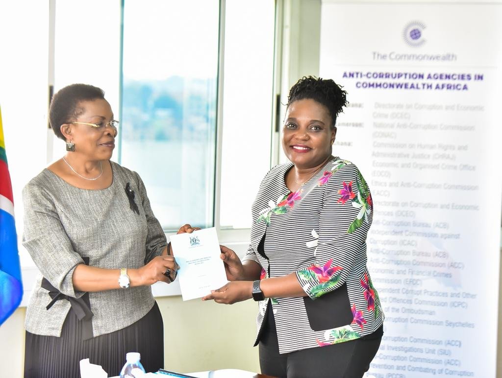 IGGUganda's tweet photo. A delegation from the @LeadershipCodeT led by the Chairperson @rosekarugonjo paid a courtesy call on @IGGBetiKamya. The two institutions shared insights on the enforcement of the Leadership Code of Conduct. @IGGUganda investigates &amp; prosecutes, while @LeadershipCodeT adjudicates. https://t.co/eHX9IoWkkP