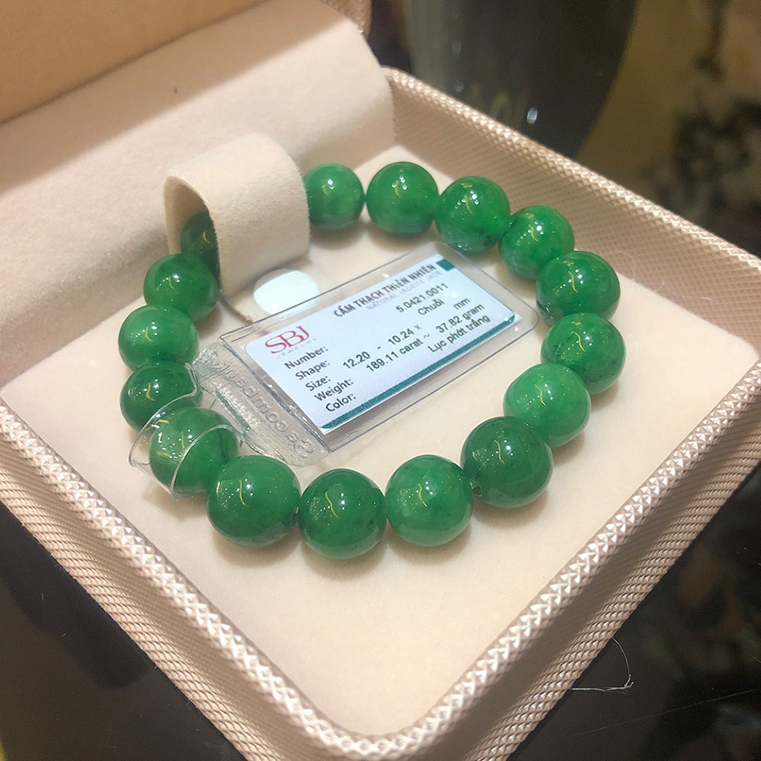 AMEJewellery's tweet photo. QUÀ SANG TẶNG MẸ 🎁 20/10

Hơn cả món quà tặng đầy ý nghĩa, Trang sức là kỷ vật quý giá lưu giữ tình cảm và lòng hiếu thảo mà bạn dành cho Mẹ.
#Camthach
Chuỗi đeo tay đá quý Cẩm Thạch thiên nhiên Miến Điện
https://t.co/01IlN9wFbn https://t.co/5G7scwEyyu