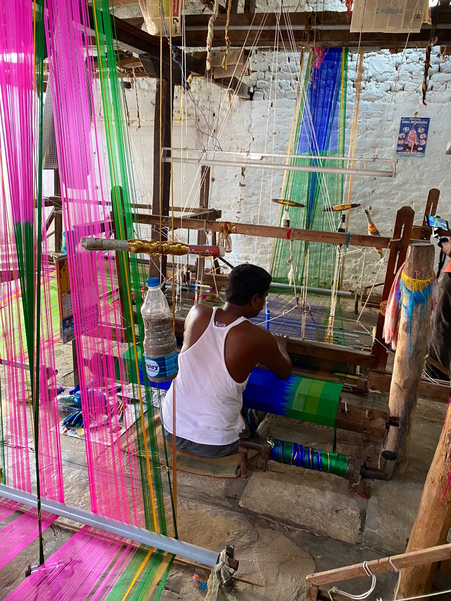 KotaNeelima's tweet photo. Festivals are collective celebrations. Diyas, flowers, colours, garments, music, pandals — wishing the invisible people behind festivals a Happy #MahaNavami #AyudhaPuja🙏🏼

A #HandloomWeaver works magic on a loom. Recently in Yellamala village, #Jangaon district, #Telangana https://t.co/zhgv3zLcb2