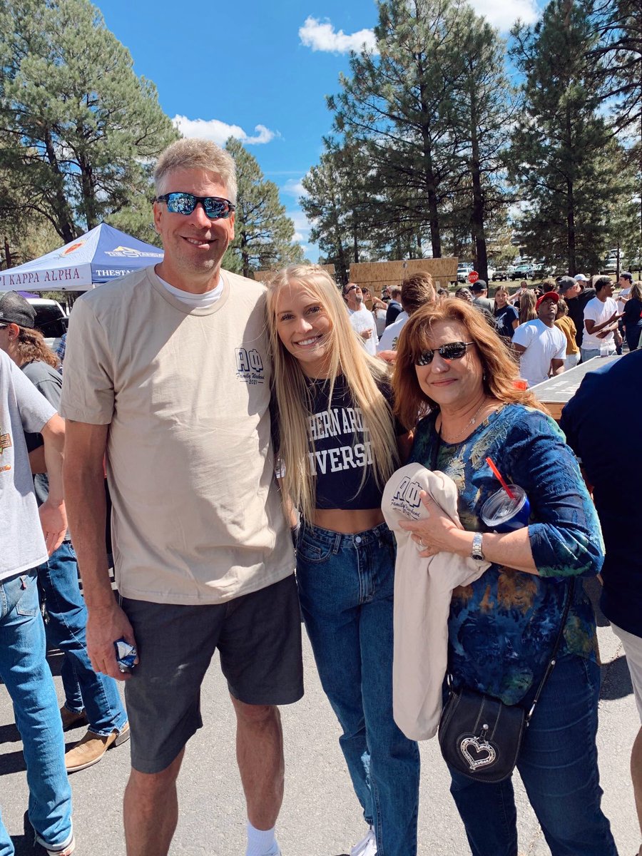 NAUAlphaPhi's tweet photo. @NAU_Football &amp; parent’s weekend, we’ve missed you!!🤍💫 Wishing this weekend could last a little longer but we’re so happy we got to celebrate w/ a jacks win!! Thank you to all the families for letting us be a part of your weekend, we loved getting to meet you all. #naualphaphi https://t.co/iSJIgancTw