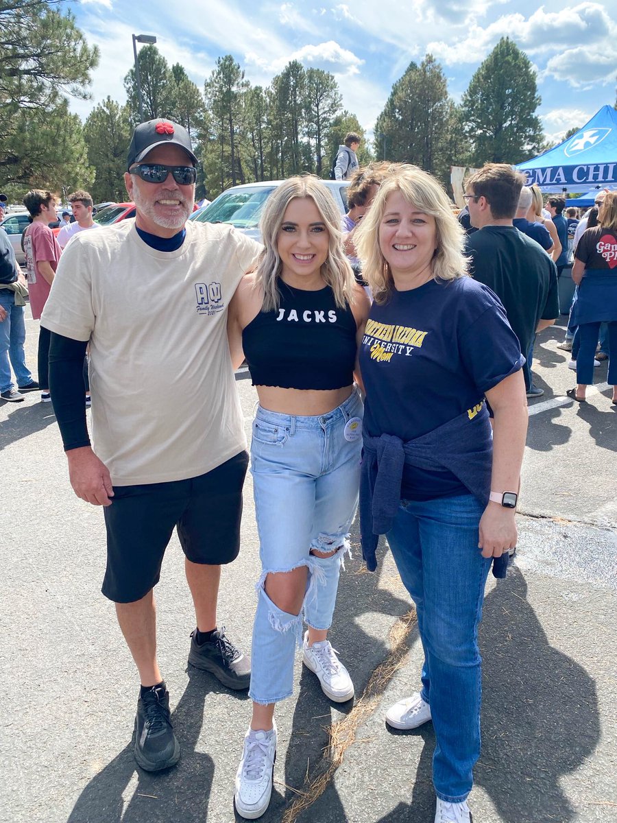 NAUAlphaPhi's tweet photo. @NAU_Football &amp; parent’s weekend, we’ve missed you!!🤍💫 Wishing this weekend could last a little longer but we’re so happy we got to celebrate w/ a jacks win!! Thank you to all the families for letting us be a part of your weekend, we loved getting to meet you all. #naualphaphi https://t.co/iSJIgancTw