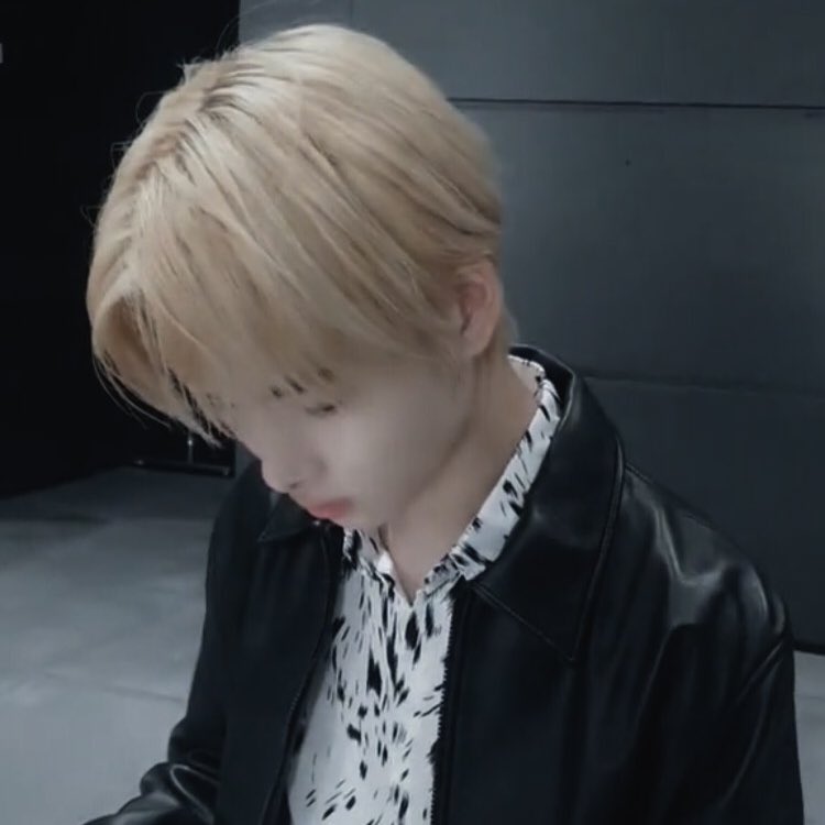 NI_KIFMS's tweet photo. ni-ki’s outfit 😳😳😳 #NI_KI https://t.co/EZ8qtiNa1n