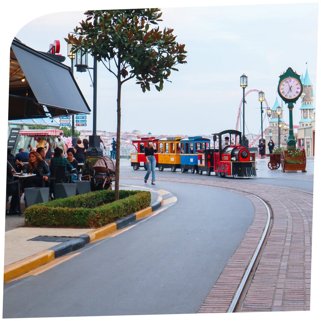 Rengarenk tramvayımızla İsfanbul’un benzersiz caddelerini birlikte keşfedelim!

#İsfanbulAlışverişCaddeleri