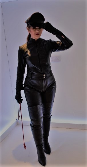 sub_to_MJ's tweet photo. There's no room for argument about it with a formidable, and strict Lady @MistressJane3 but it IS #ThighHighThursday
#CPspecialist #Discipline #PrecisionCaning #WiltshireMistress #SwindonMistress https://t.co/mDinUQWuP1