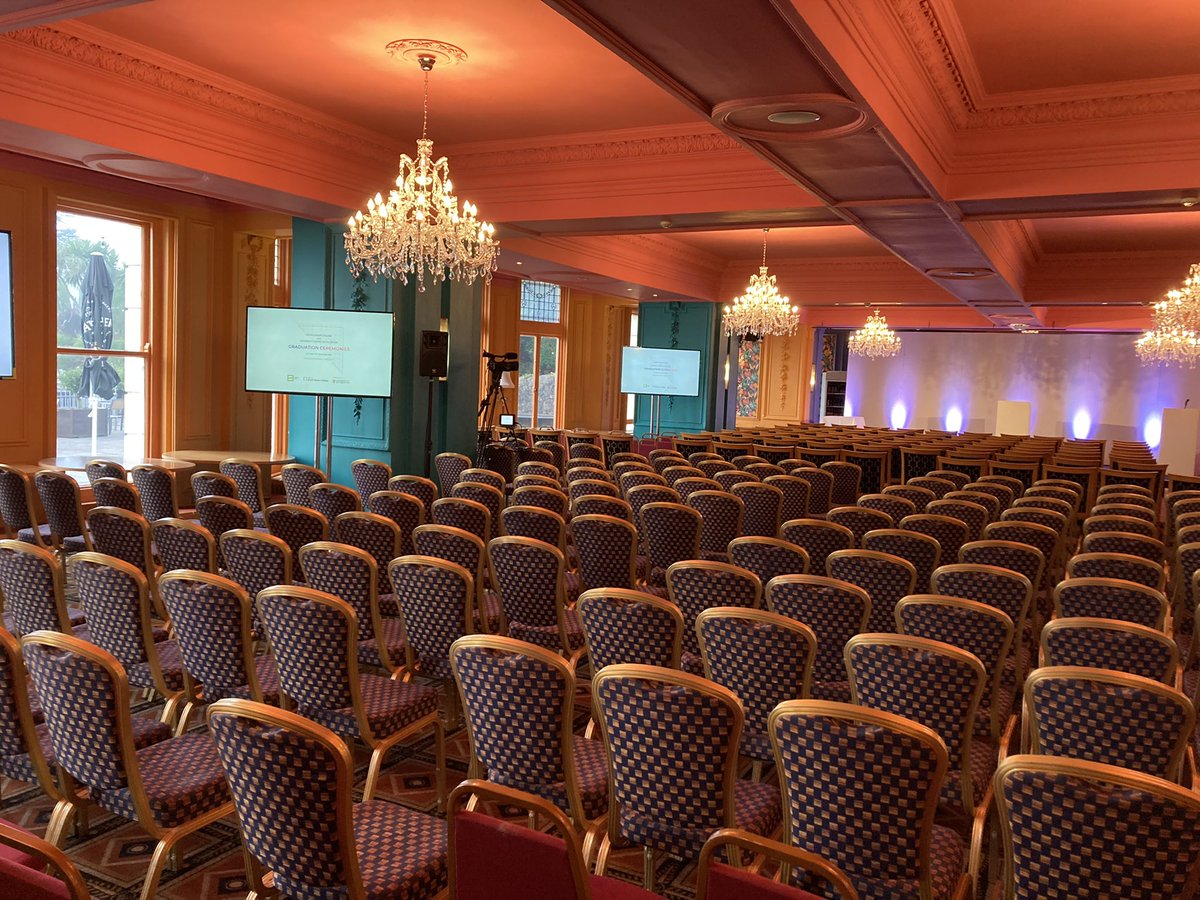 LaurenceFrewin's tweet image. Final preparations underway to create the most special day for our UCSD graduates #classof2020 #classof2021 @UCSouthDevon @sdcollege 👩‍🎓 👨‍🎓 📜