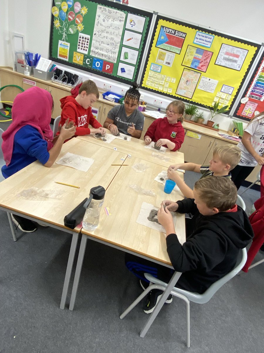 BilstonPrimary's tweet image. This week P6/7 took part in the @NatMiningMuseum Climate Change Workshop as part of @MidlothSciFest.  We explored renewable energy sources and how we can begin to make our towns and cities net zero. We can’t wait to see how the the environment weathers our clay! #BilstonBairns