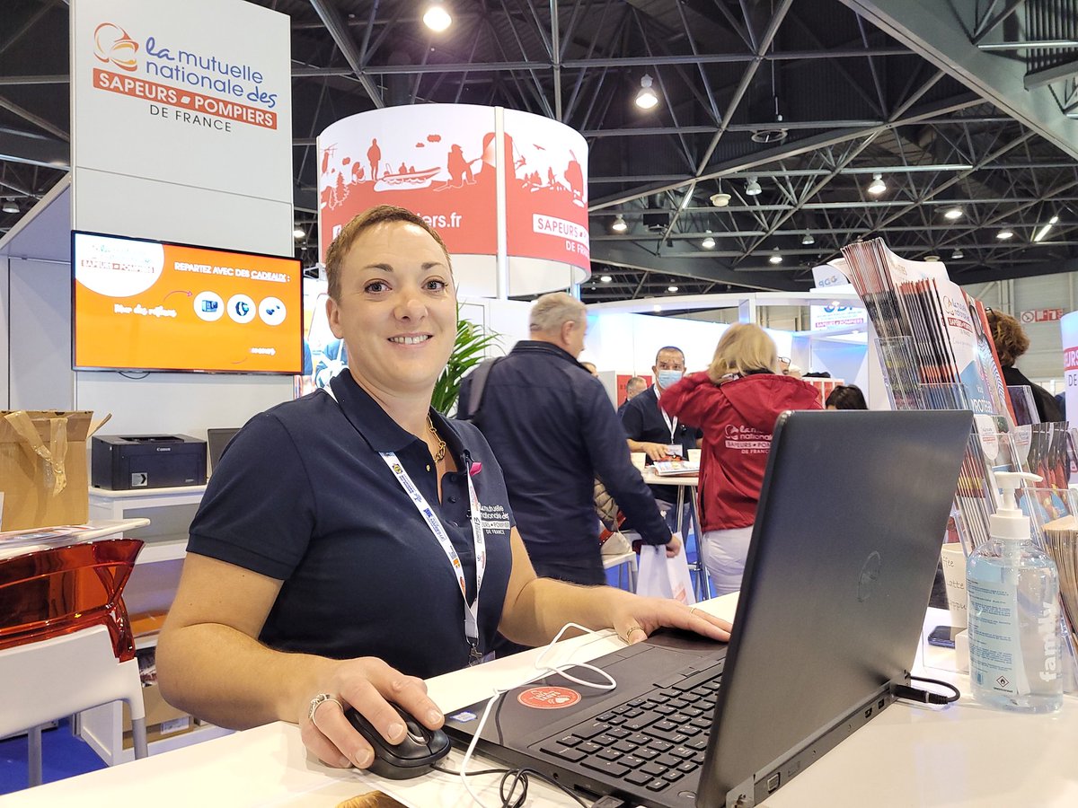MNSPF's tweet photo. [COMMENT LES RECONNAÎTRE ?] Facilement reconnaissables sur le stand @MNSPF, nos conseillers mutualistes sont : 1.Toujours de bon conseil 2. Souriants 3. Expert #pompiers . What else? #mutuelle 100% #pompiers https://t.co/Rkp04aRaVr