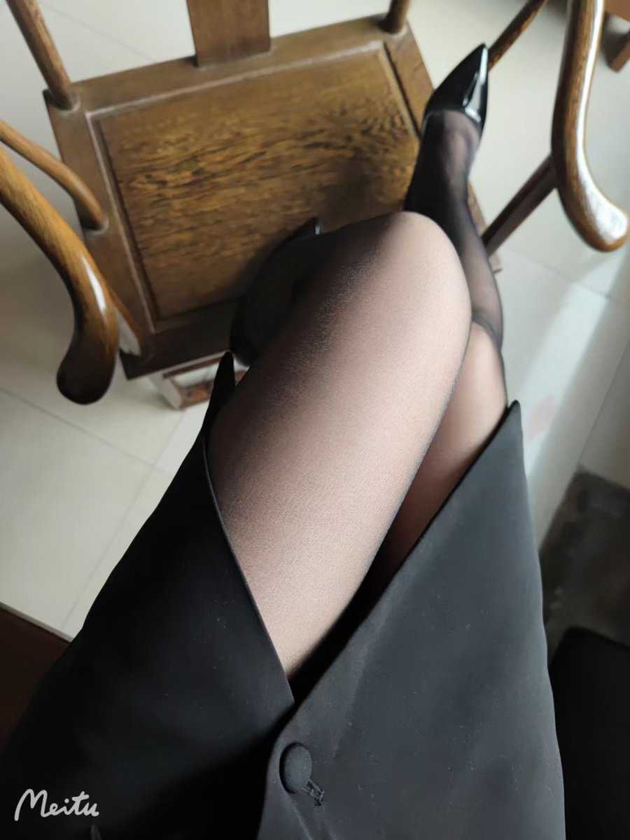 QhVw1m's tweet photo. 从上黑到下，从里黑到外
这样的我你喜欢吗？
#长沙 #原味丝袜 #原味販售 #原味商品 #原味内裤 https://t.co/bknAORhbAo