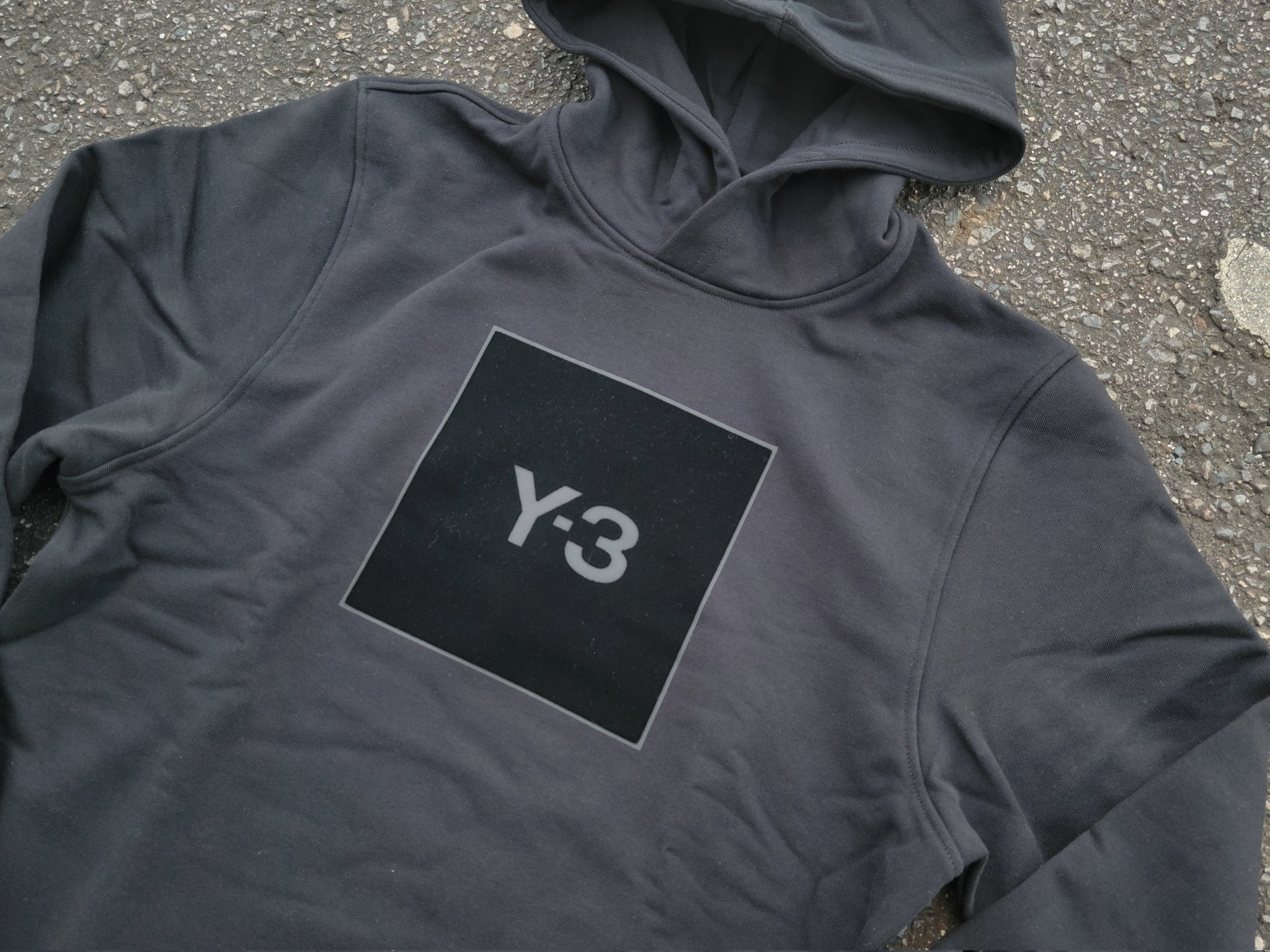 Bees High 岡崎市 セレクトショップ Y 3の新作パーカーが入荷しました フロントにベロアのボックスロゴ シンプルながら存在感バツグンのパーカーです プライス 円 Y 3 ワイスリー 愛知県 岡崎市 岡崎市セレクトショップ ビーズハイ