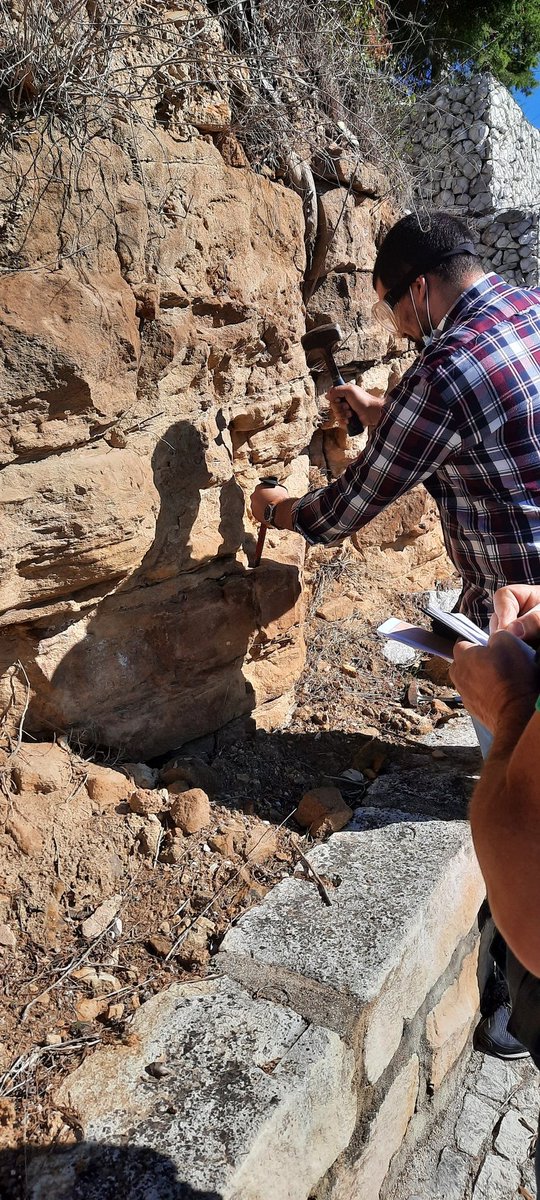 anadelicado3's tweet photo. Just spent an amazing day doing fielwork with geologist for @PilotSTRATEGY Really hard work (for them). https://t.co/p2WXYhUxiK