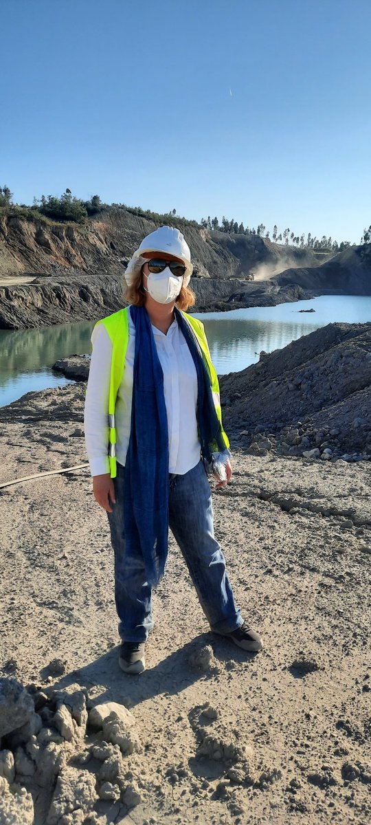 anadelicado3's tweet photo. Just spent an amazing day doing fielwork with geologist for @PilotSTRATEGY Really hard work (for them). https://t.co/p2WXYhUxiK