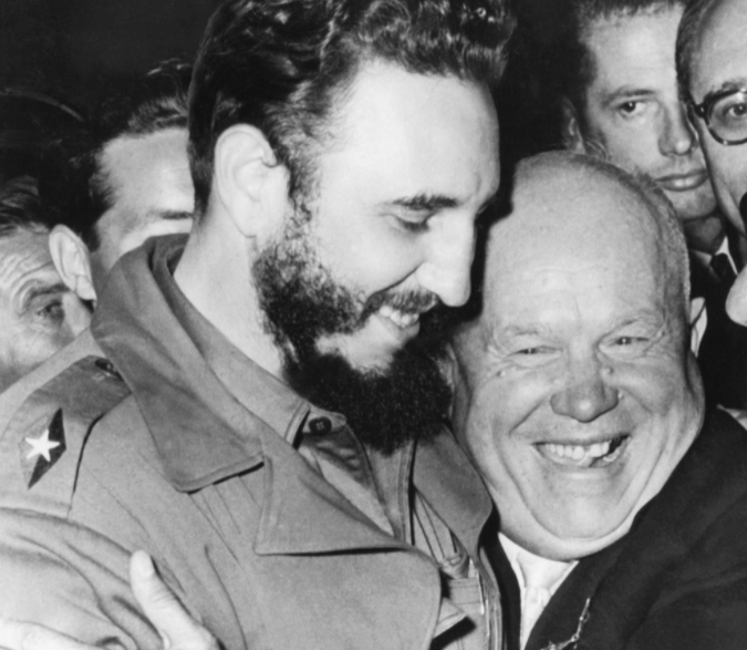 OrientPilgrim's tweet photo. @Lahor_Jakrlin @Cynthior1 @NZZ @cedricwermuth @bglaettli @ericgujer Sie wollen in die Geschichte eingehen: 26. Okt., 1962: Fidel Castro knutscht mit Nikita Khrushchev. #Herziges #DiktatursDUO https://t.co/HzuHsGESTg