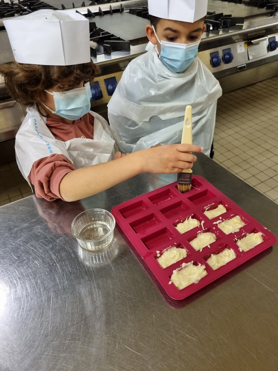 JeanLimoges's tweet photo. Semaine du goût au lycée Jean monnet. Aujourd'hui accueil des élèves de CE2 de l'école de Feytiat.
Atelier cuisine avec nos 2 CAP PSR et Atelier sur le goût avec les 1CAP PSR. Bravo à nos jeunes et à leurs professeurs. https://t.co/W6qOZ3qt2q