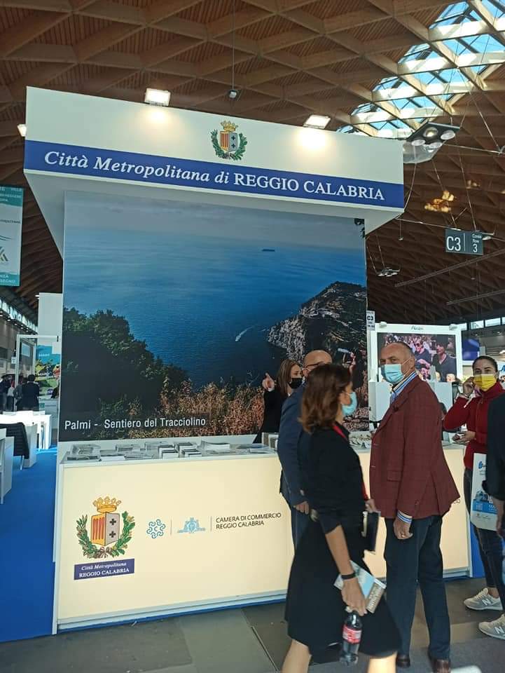 CMReggioCal's tweet photo. 🟡⚪ Grande fermento nello stand della Città metropolitana di #ReggioCalabria nella prima giornata del @TtgExpo di #Rimini 

👇
https://t.co/z2oLZx3Jpl https://t.co/oGJDro9GSl