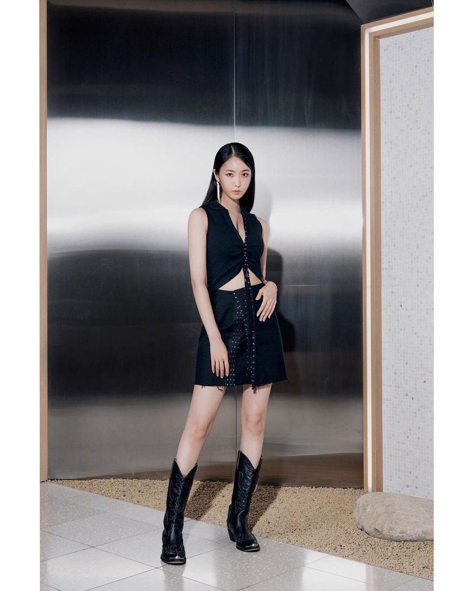 SinBloops7's tweet photo. HWANG EUNBI EVERYONE https://t.co/zqPEYRDT14