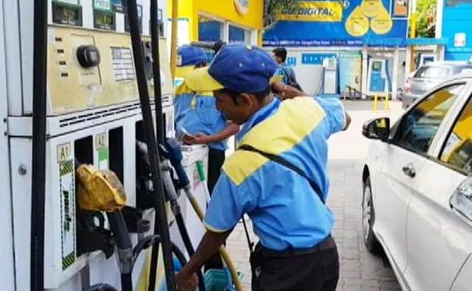 Petrol, Diesel Prices Hiked Again, Reach Highest Ever Level Across India ndtv.com/india-news/pet…