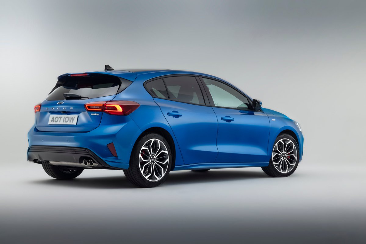 Pablogutauto's tweet photo. El @Ford #Focus presenta un #restyling con un diseño actualizado, faros #PixelLED, pantalla de 13,2" con #SYNC4 y motores EcoBoost #Hybrid con caja Powershift DCT7. Nuevas tecnologías: alerta de ocupante trasero, asistente de ángulo muerto y frenado en cruces. @FordEu @FordSpain https://t.co/K05C2tSdrA