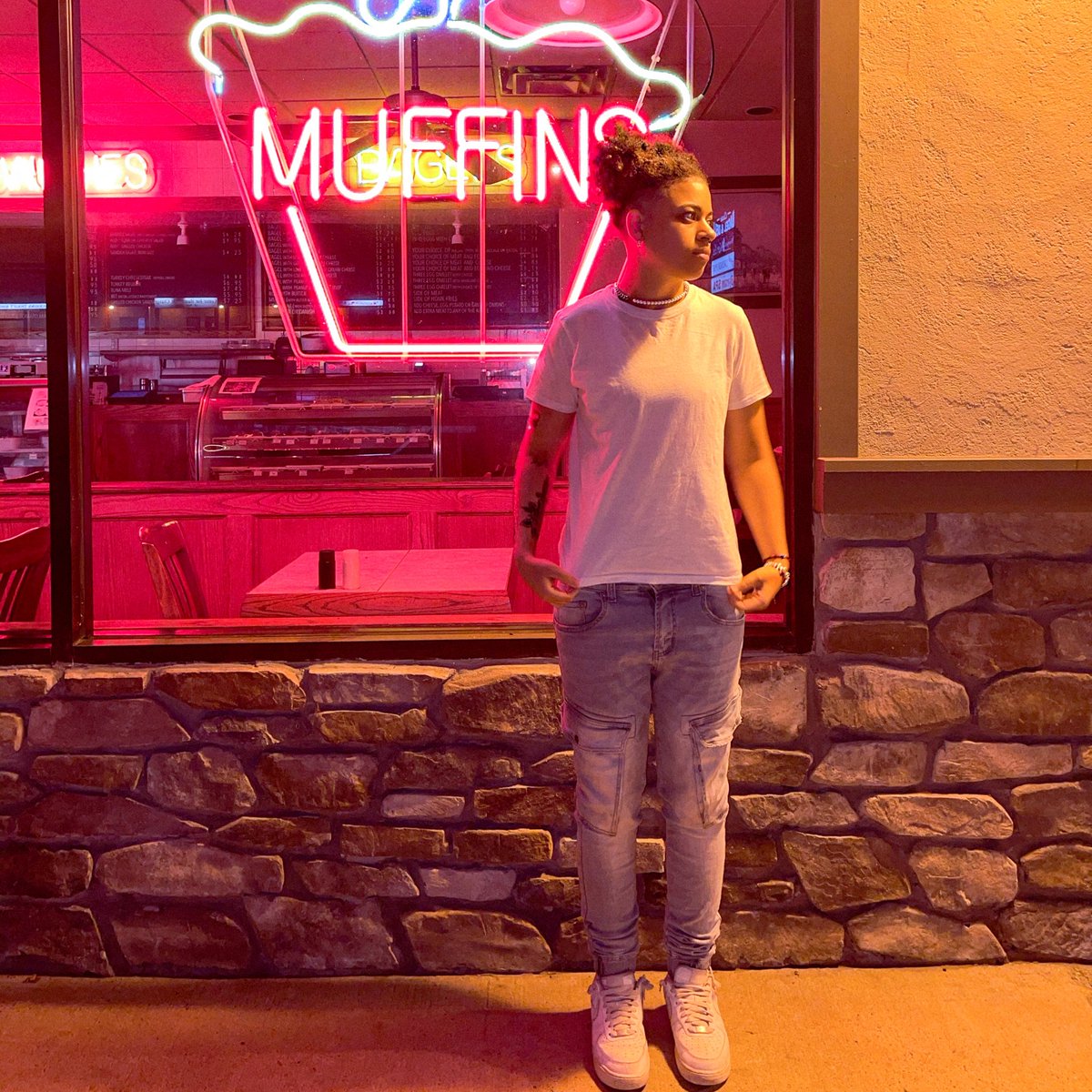 prettyfaceace__'s tweet photo. came back to leave these here 🤍👩‍❤️‍💋‍👩 https://t.co/3feAgCqsHe