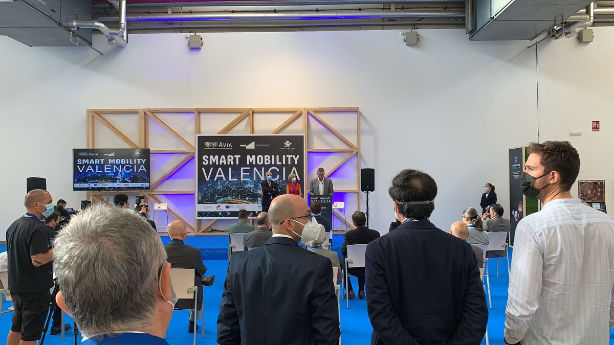 Startup_VLC's tweet photo. Arranca #SmartMobilityHub de la mano de Enrique Soto, Director General de @Feria_Valencia, Mónica Alegre, Presidenta de @Avia_automocion y @rafacliment_, Conseller de @GVAeconomia🙌

Objetivo ➡ conseguir posicionar a la Comunidad Valenciana como referente en #movilidad 🚀 https://t.co/9ERwv4K7uu