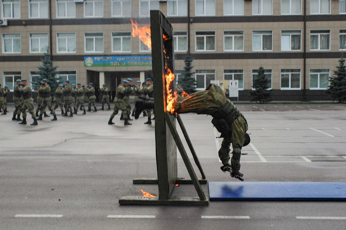 ф. рязанский гвардейское высшее воздушно командное училище. высшее военно командное рязанское десантное училище. рввдку имени в. рязанское училище имени маргелова.