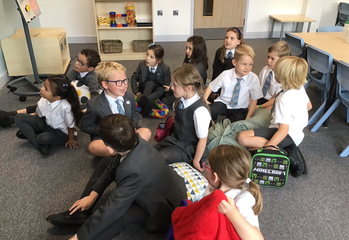 CHPScommons's tweet photo. This week the Ministry of Justice met with Mr Ince to discuss the Rights Respecting School Action Plan. We have decided to plan and deliver our own whole school assembly for next half term to share our work across the school! #CHPSRightsRespecting #CHPSPupilParliament https://t.co/CUvHxjnp2Q