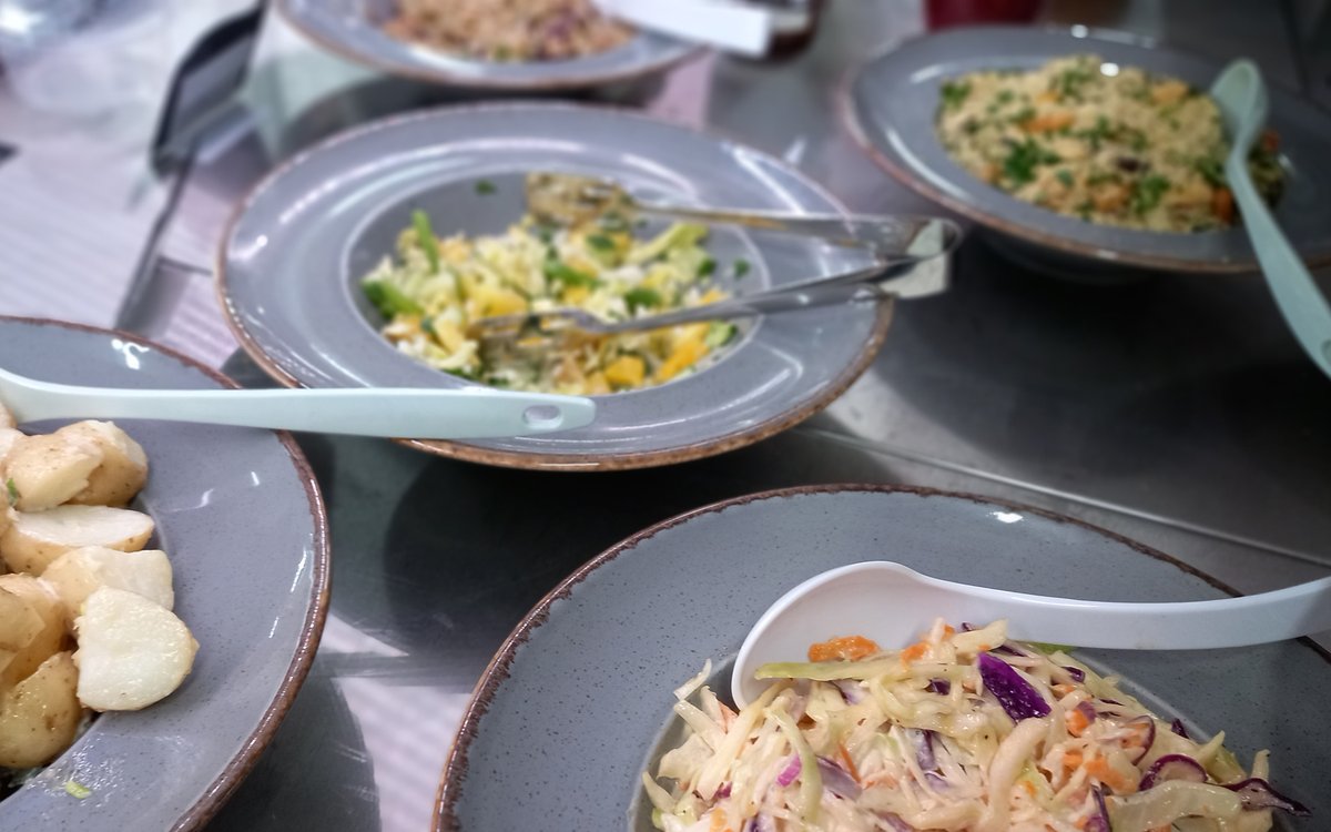 Occombe_Farm's tweet photo. You can now buy a range of delicious speciality salads in our farm shop deli, made by our Cafe team of chefs! 

Check out our Oriental salad with rice, beansprouts, coriander, onion and soy sauce. mmmmm!  

#occombefarm #deliciousfood #farmmade https://t.co/Cjl2tbU3CV