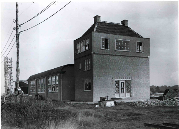 Vechtstromen's tweet photo. Zuivering Enschede een cultuurhistorisch pareltje. Eén van onze oudste zuiveringen, met een bijzonder bedrijfsgebouw, sinds 2017 gemeentelijk monument. In 1951 in bedrijf genomen, maar al in 1938 ontworpen. #MaandvandeGeschiedenis door collega Hans Rooze.

https://t.co/g9TZjzAOhD https://t.co/SVTJPlRIrD