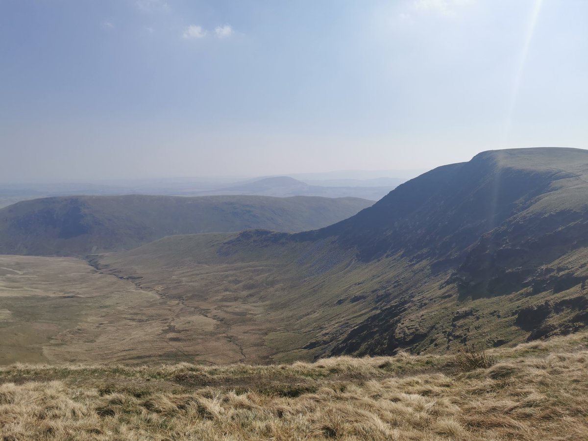 Shells_Travels's tweet photo. You can't beat a big view can you? Being in the hills is always so awe-inspiring and energising.
This is Bowscale Fell in Cumbria, I spent my birthday earlier this year walking, swimming and looking for waterfalls π
#happieroutside
#lakedistrict
#walking
#hills https://t.co/LAVUFGlxUf