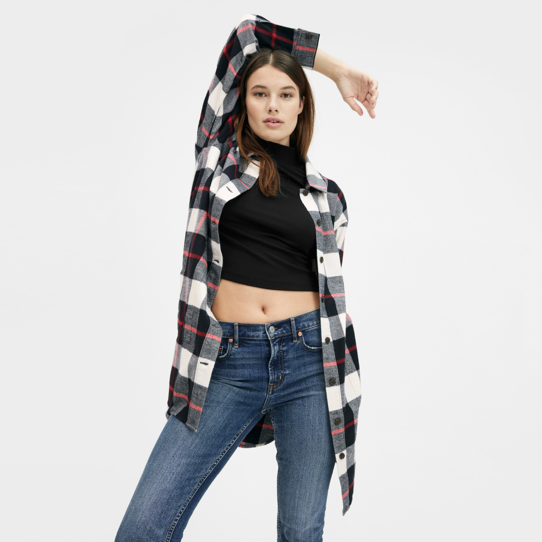 Gap_JP's tweet photo. Gap史上最高に柔らかい、まるでレギンスのようなはき心地のデニムには、リラックスサイズのシャツでボーイッシュにスタイリング。
#Denim #デニム #ComfortablePrice #いつでもずっと心地よい価格
https://t.co/3Zo4bBI4c9 https://t.co/2EG3TJ2GY3