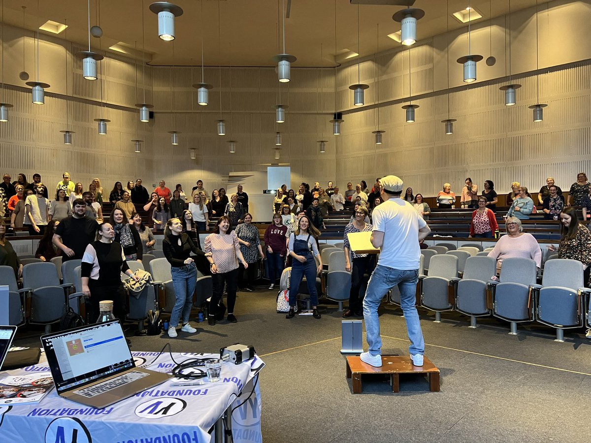 Today we’re in Manchester for the YVF Teacher Workshops.

So amazing to see so many teachers inspiring children to sing!

<a href="/YVFoundation/">YVFoundation</a>