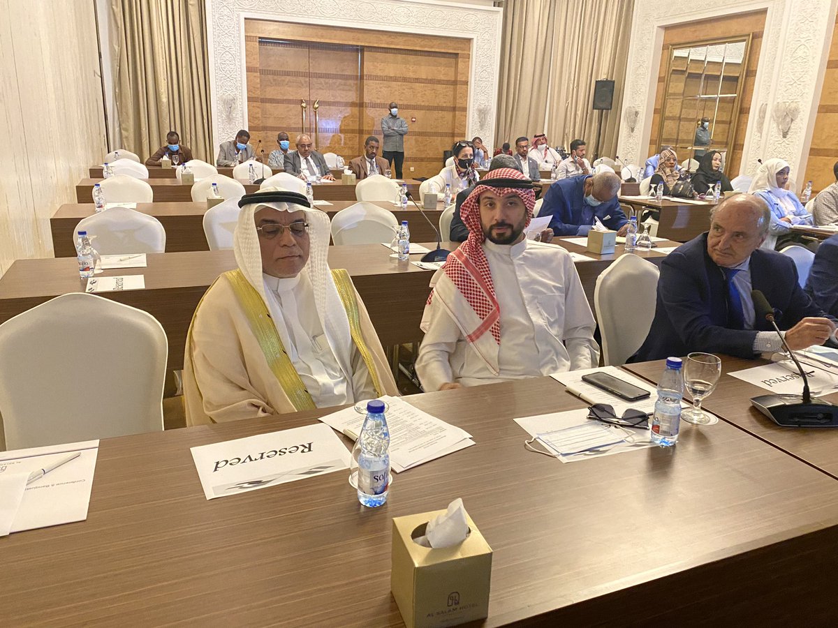 AJaafar900's tweet photo. شاركت اليوم الخميس (8/3/1443) في الندوة الاقتصادية التي نظمتها السفارة الرومانيه تحت عنوان (( تطوير العلاقة بين  القطاع الخاص في رومانيا والسودان) حيث تم طرح عدد من المبادرات لاستغلال الفرص الواعدة في اقتصاد البلدين . https://t.co/tPWcVo8XbS