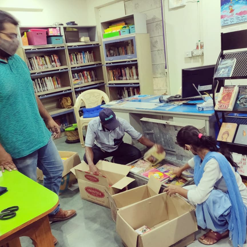 Sarvahitey_NGO's tweet photo. We're thankful to the Library at Tower 4, Orchid Petals, Gurgaon for their donation of 4 cartons of books for #ProjectPaperBridge 📚 https://t.co/4cgOE277H6