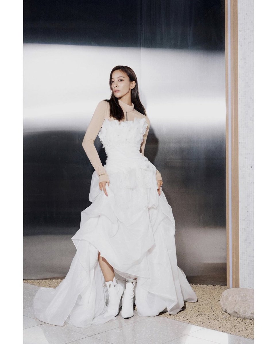 lunavitaminid's tweet photo. Luna to attend on ULKIN LSD Collection SFW. @official__luna https://t.co/k0XsbvnH1m