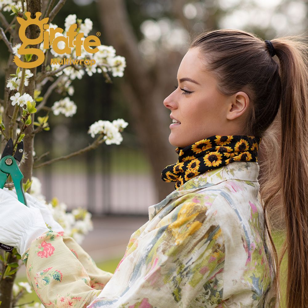 On the hunt for some unique Christmas presents? The gardeners in your life will love these beautifully colourful <a href="/Giraffe_UK/">GiraffeUK MultiWRAP</a> multi-wraps. 

#PaidPartnership theoutdoorguide.co.uk/product/garden…