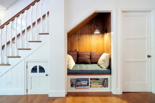 ebookfriendly's tweet photo. Go away, I'm under the stairs! https://t.co/By81opUTGC https://t.co/va4uX8TiPj