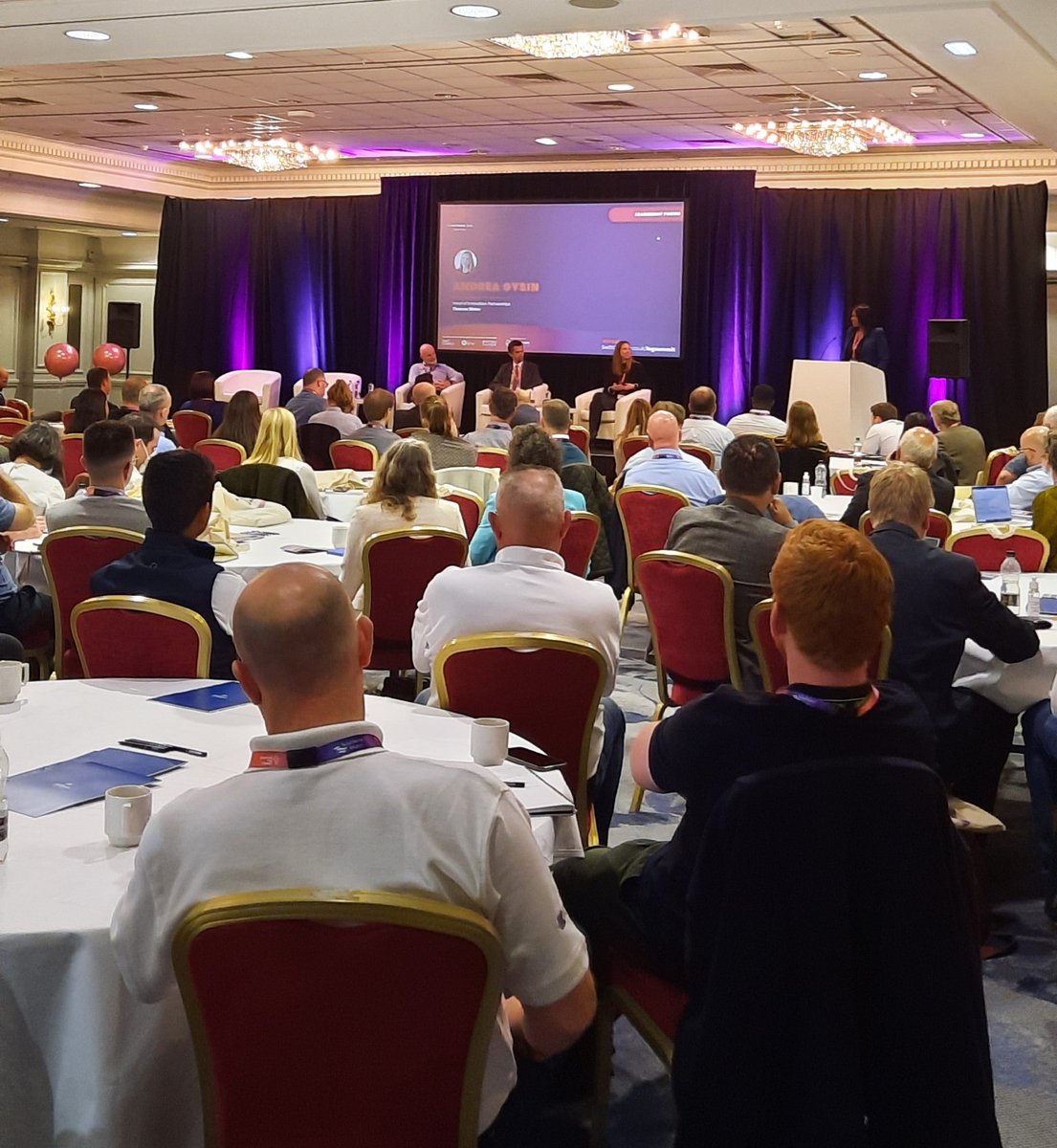 mairead_oc's tweet photo. Full House here at #FOGSummit 2021 
@swiftcomplyuk https://t.co/NjWIXiymds