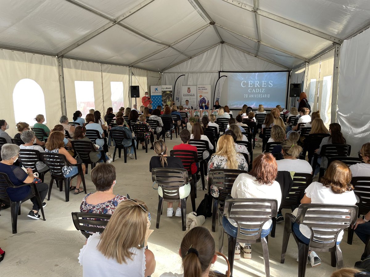 La presidenta, <a href="/Irene_Garcia_M/">Irene García Macías</a>, participa en Algodonales en una jornada formativa organizada por CERES-Cádiz al amparo del programa DipuActiva. La cita conmemora el Día Internacional de las #MujeresRurales, que se celebra oficialmente mañana.