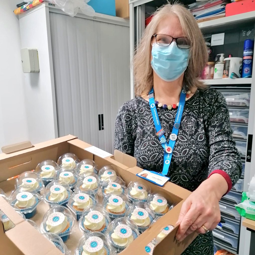 Clare Miller pops in today with a lovely surprise... 🧁 Happy Allied Health Professions Day! 🥳🎉 Thank you to all our AHPs at <a href="/HRCH_NHS/">HRCH NHS Trust 💙</a> for their incredible ongoing work! 💙 #AHPsDay #HappyAHPsDay #AHPs #AHPsDay2021 #ThankYou #NHS