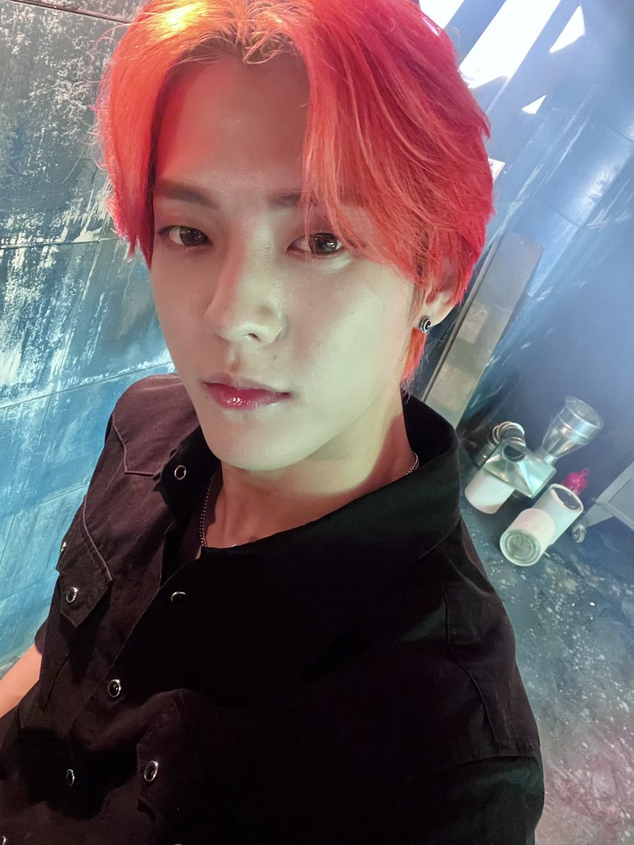 btob2mh's tweet photo. 진짜 라스트 오브 어스 같았던 세트장🙊 https://t.co/bg6cpIGfrO